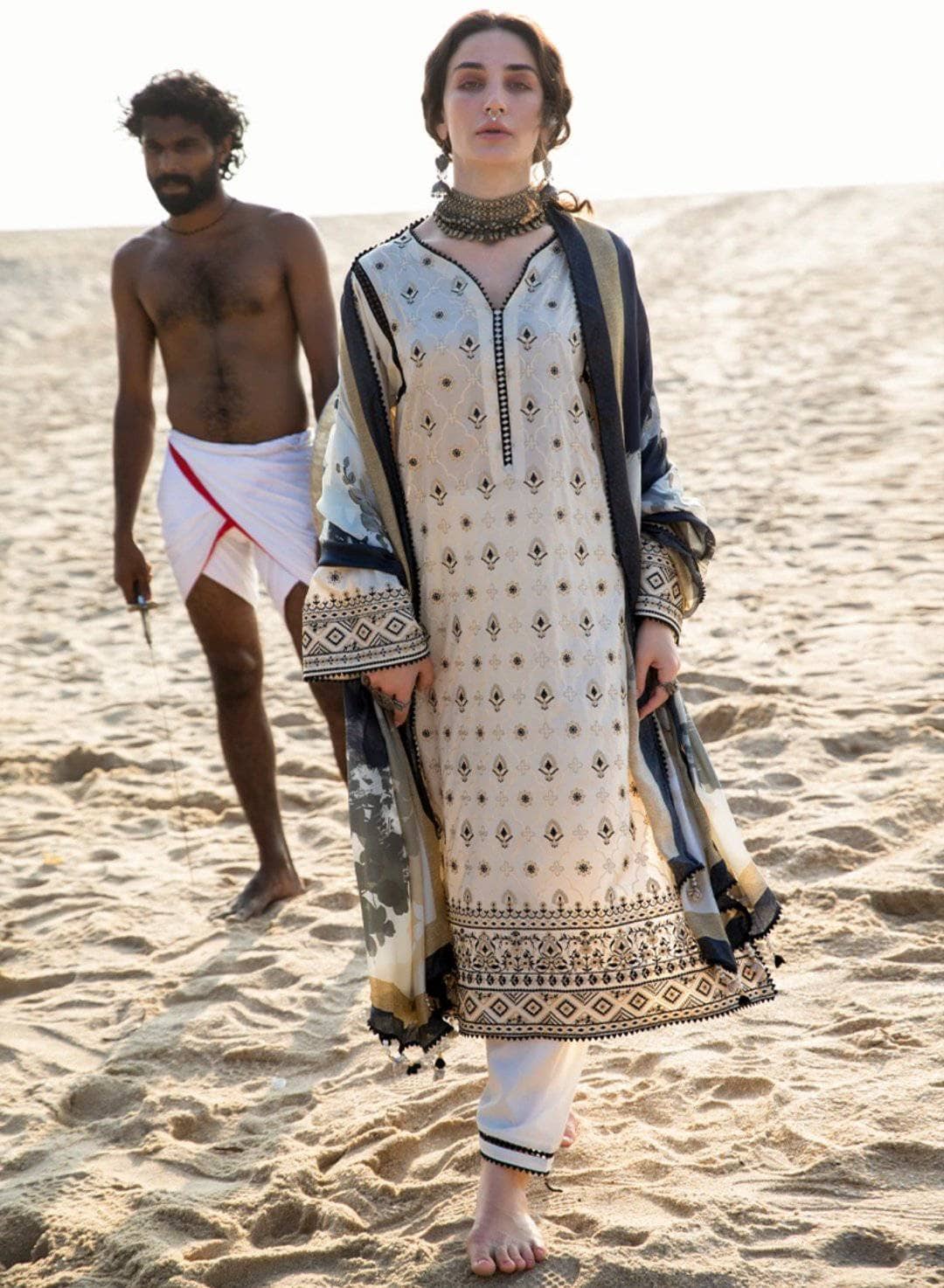 img_image_lawnkari_lawn_2021_awwal_boitique