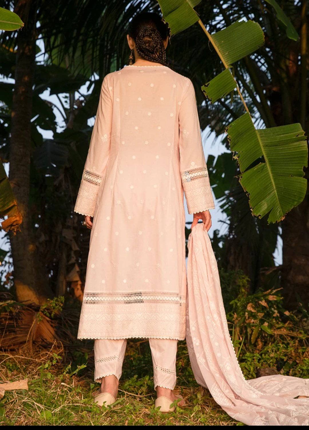 img_image_lawnkari_lawn_2021_awwal_boitique