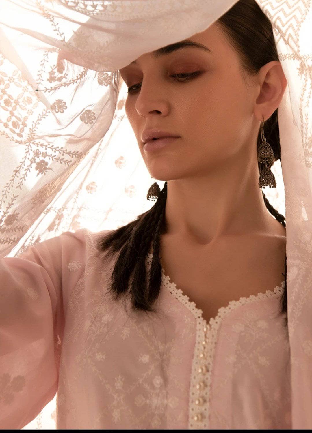 img_image_lawnkari_lawn_2021_awwal_boitique