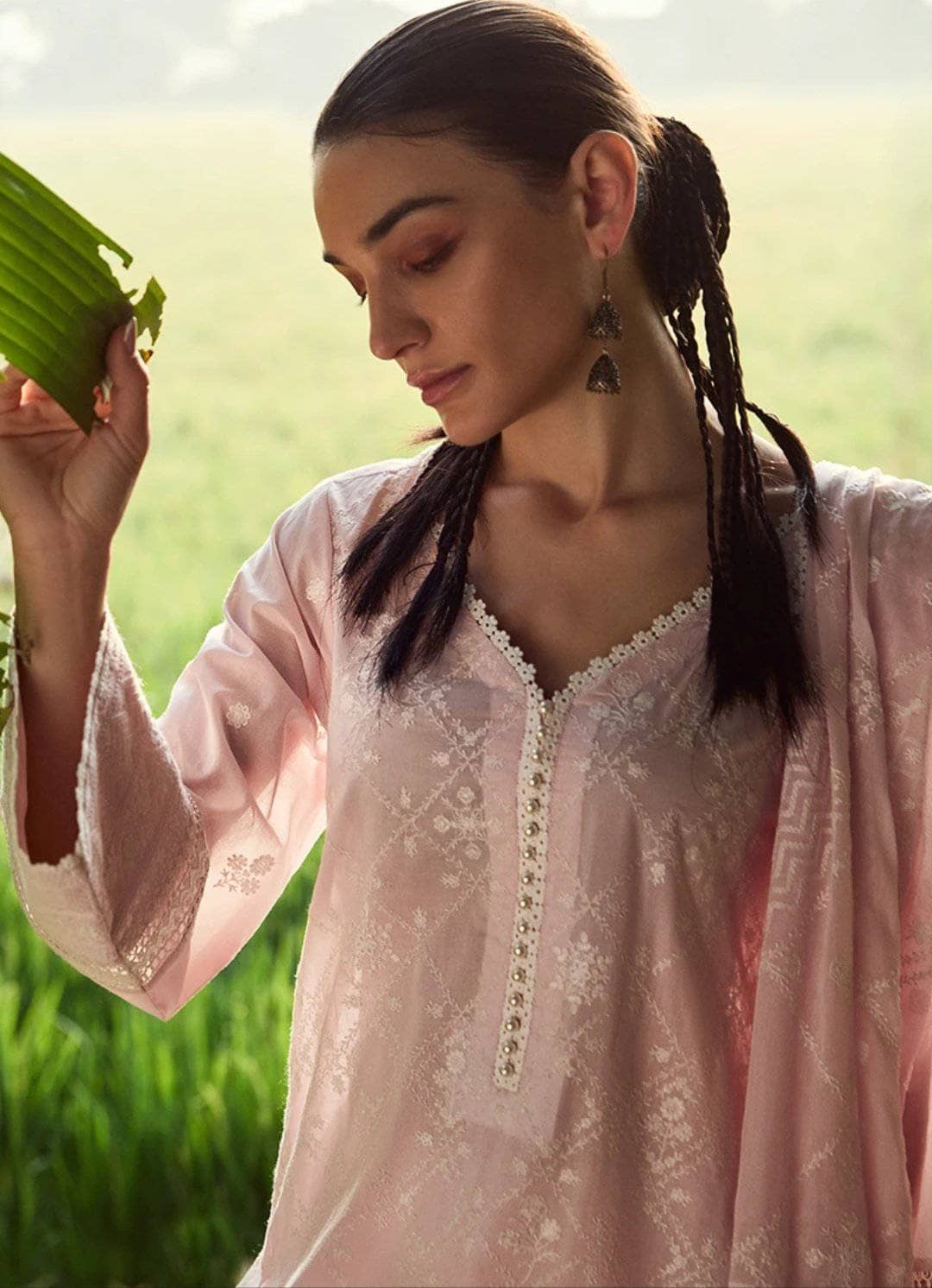 img_image_lawnkari_lawn_2021_awwal_boitique