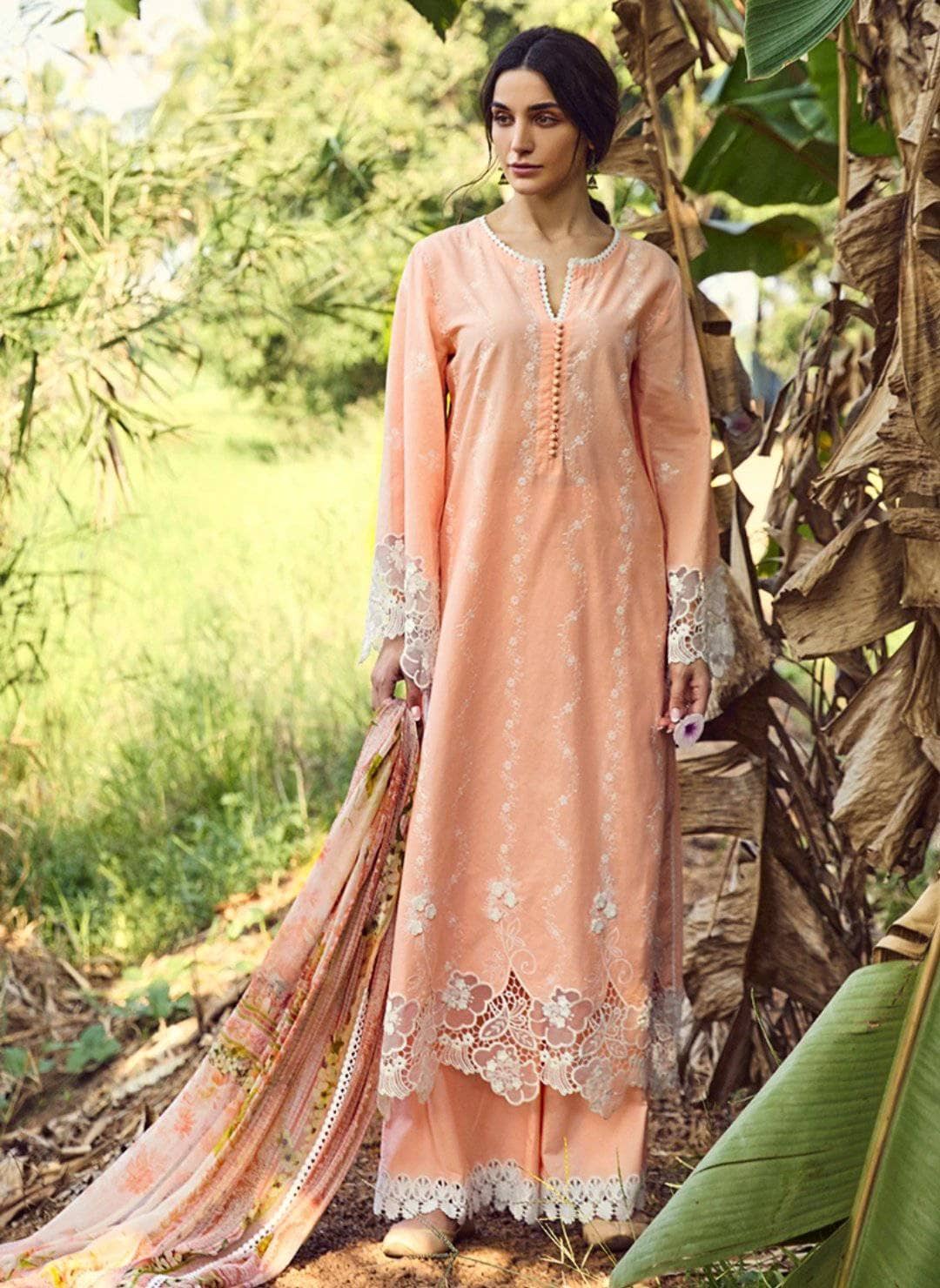 img_image_lawnkari_lawn_2021_awwal_boitique