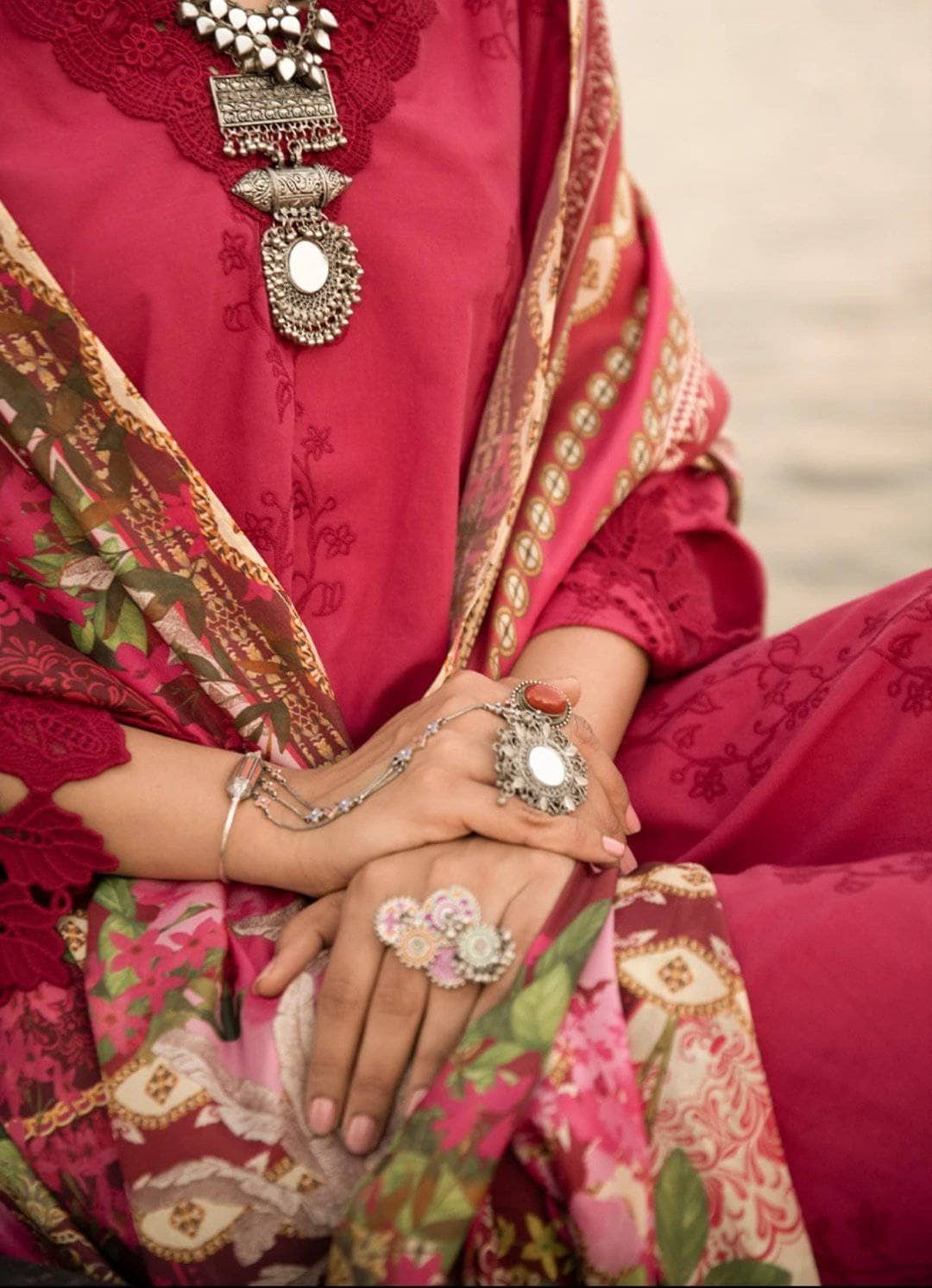 img_image_lawnkari_lawn_2021_awwal_boitique