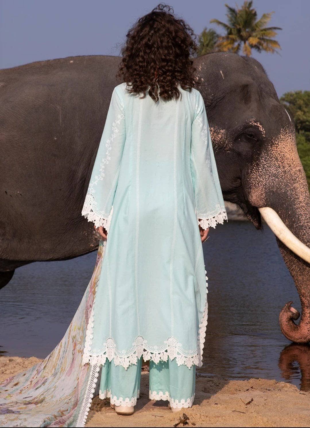 img_image_lawnkari_lawn_2021_awwal_boitique