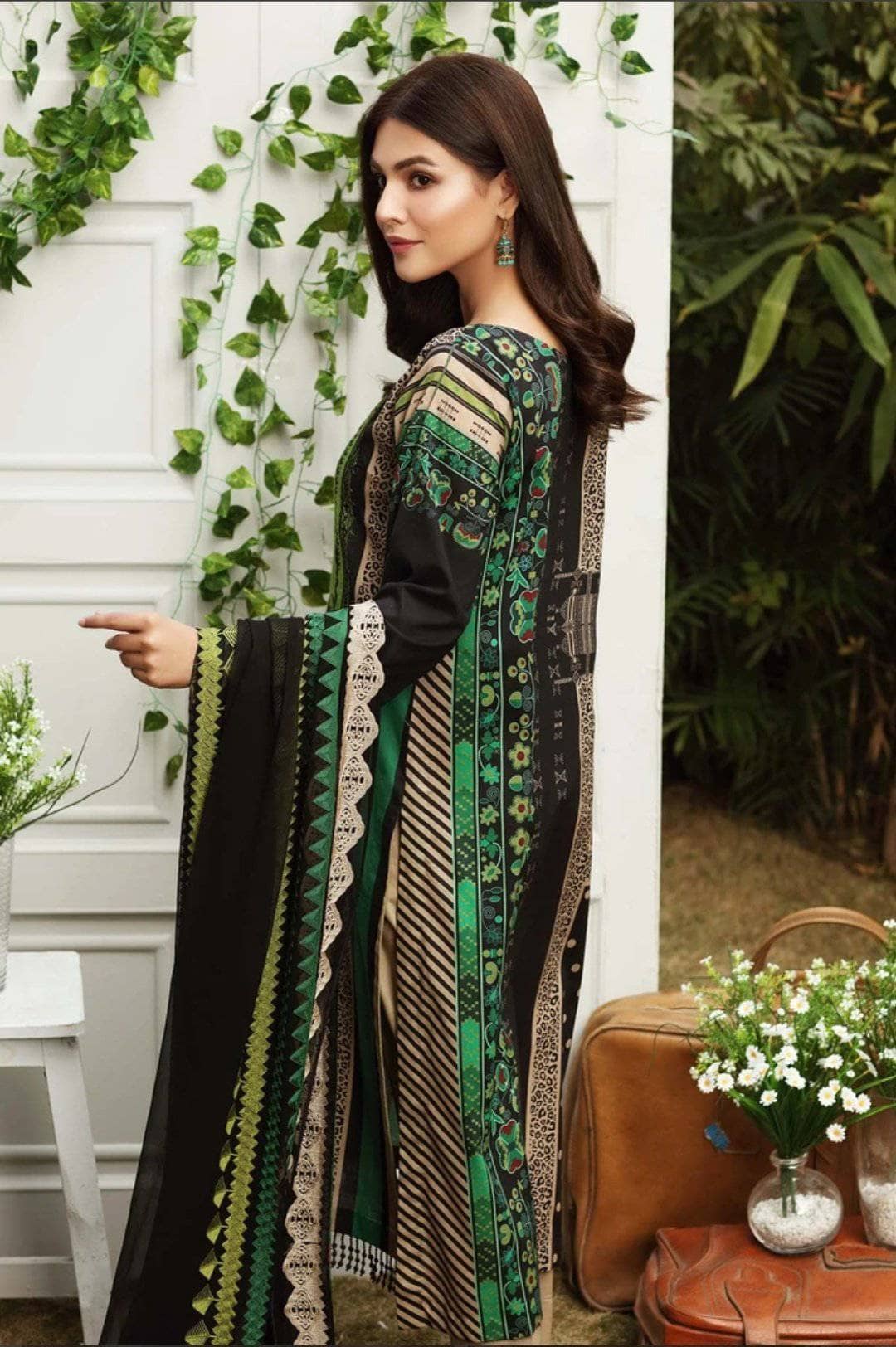 img_charizma_aniiq_lawn_2021_awwal_boutique