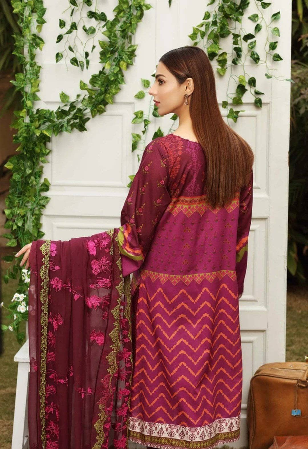 img_charizma_aniiq_lawn_2021_awwal_boutique