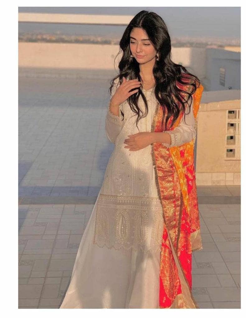 img_qalamkar_luxury_lawn_2021_awwal_boutique