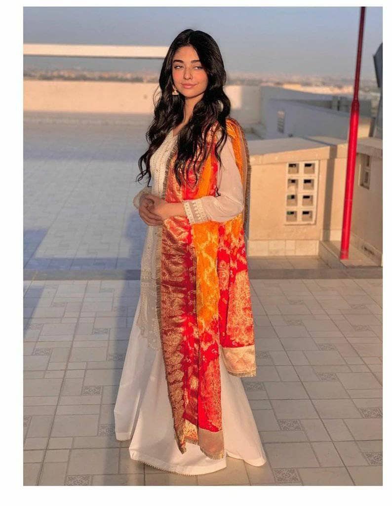 img_qalamkar_luxury_lawn_2021_awwal_boutique