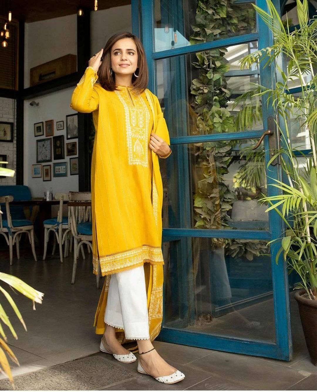 img_zaha_lawn_2021_awwal_boutique