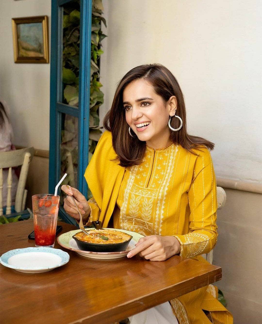 img_zaha_lawn_2021_awwal_boutique