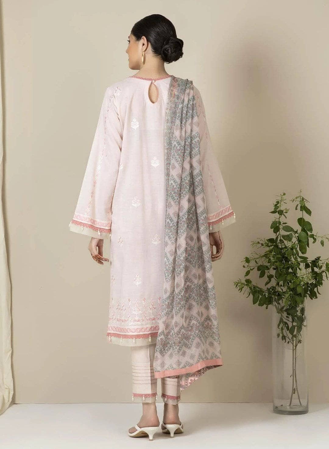 img_zellbury_lawn_2021_awwal_boutique