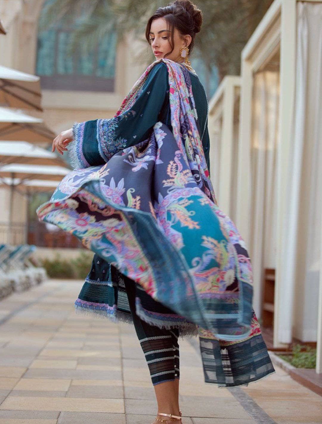 img_farah_talib_aziz_lawn_2021_awwal_boutique