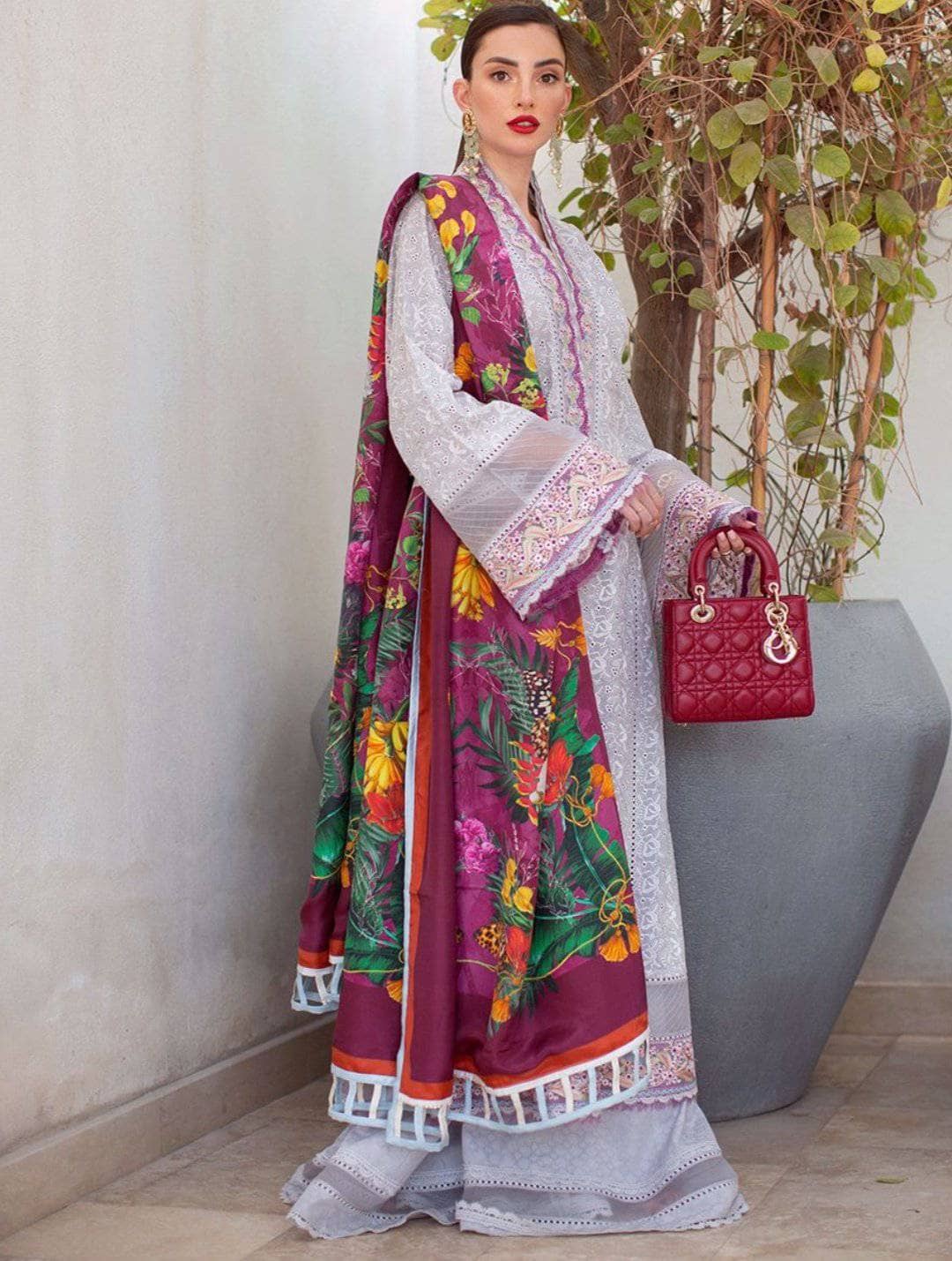 img_farah_talib_aziz_lawn_2021_awwal_boutique