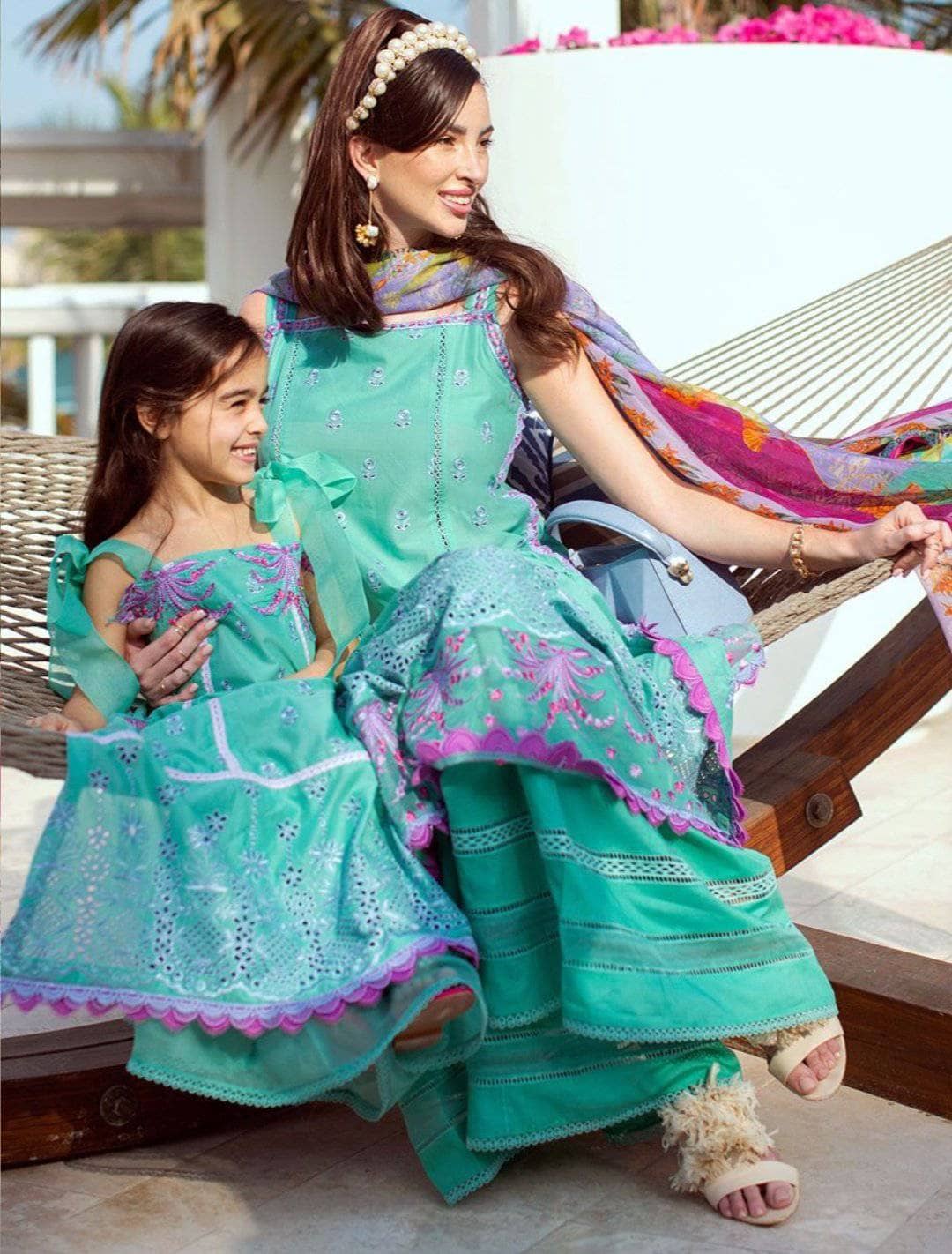 img_farah_talib_aziz_lawn_2021_awwal_boutique