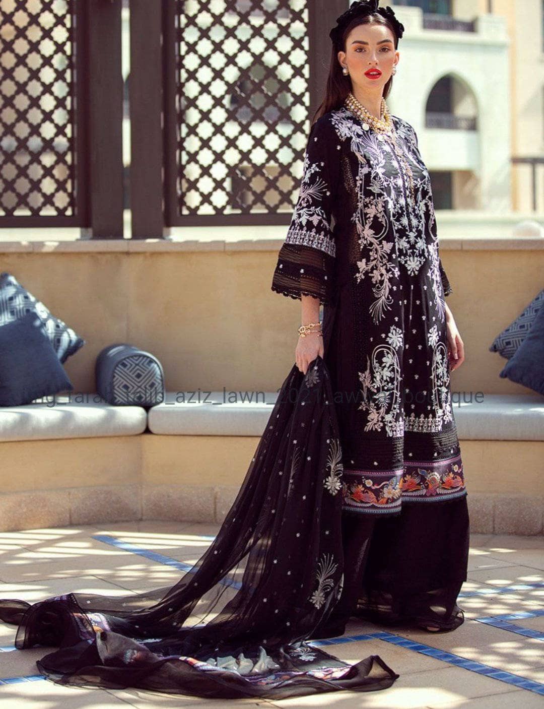 img_farah_talib_aziz_lawn_2021_awwal_boutique