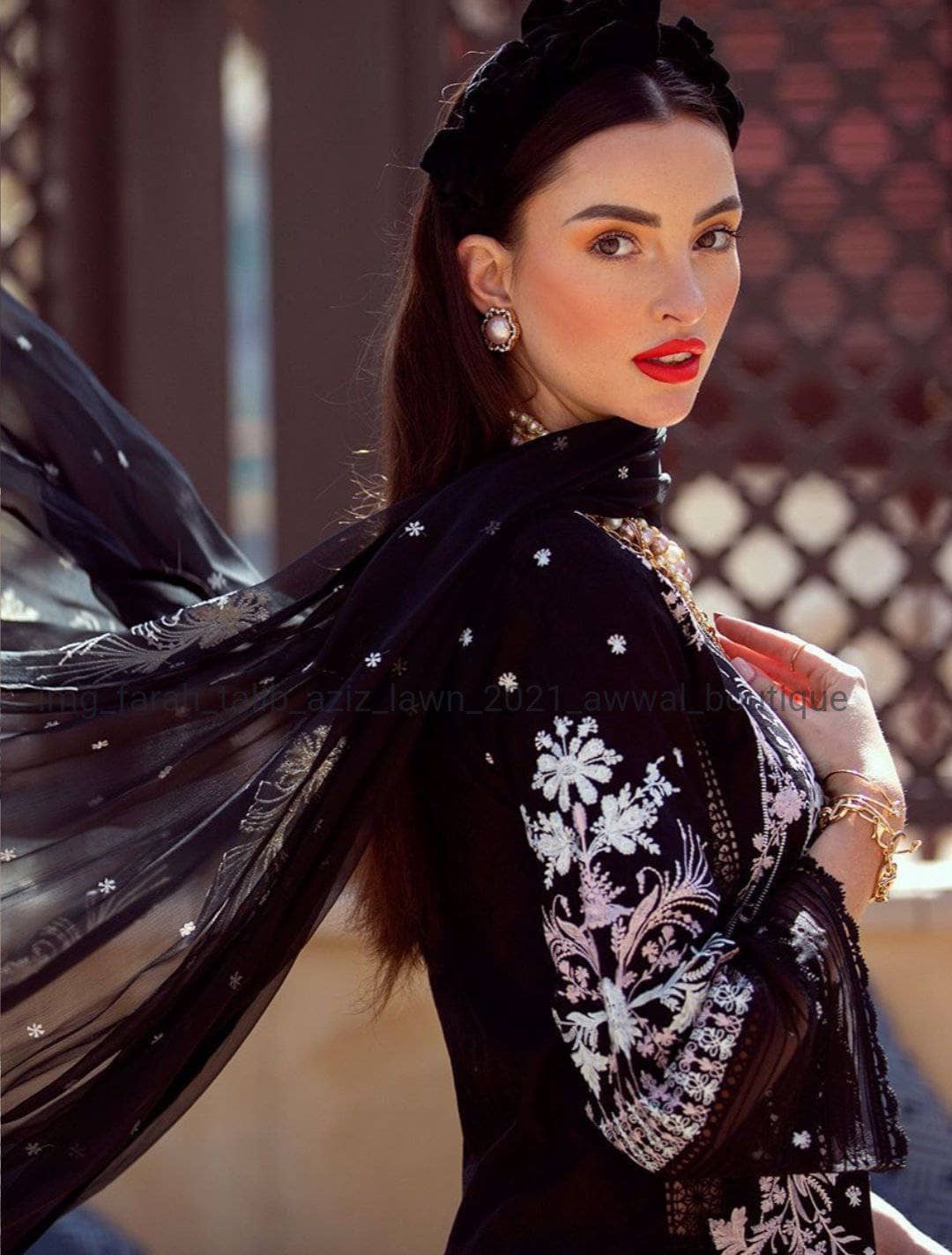 img_farah_talib_aziz_lawn_2021_awwal_boutique