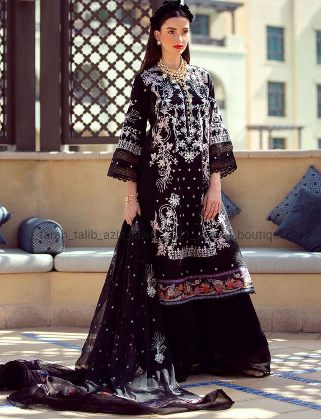 img_farah_talib_aziz_lawn_2021_awwal_boutique