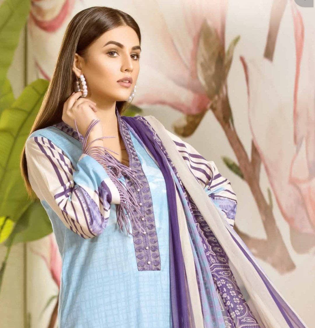 img_charizma_infinity_lawn_2021_awwal_boutique