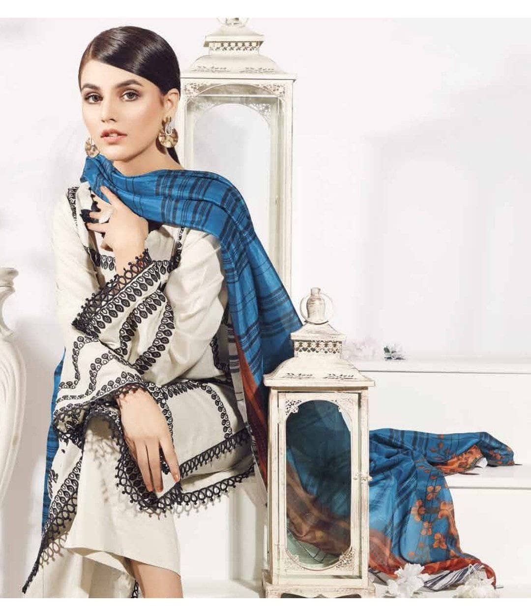 img_charizma_infinity_lawn_2021_awwal_boutique