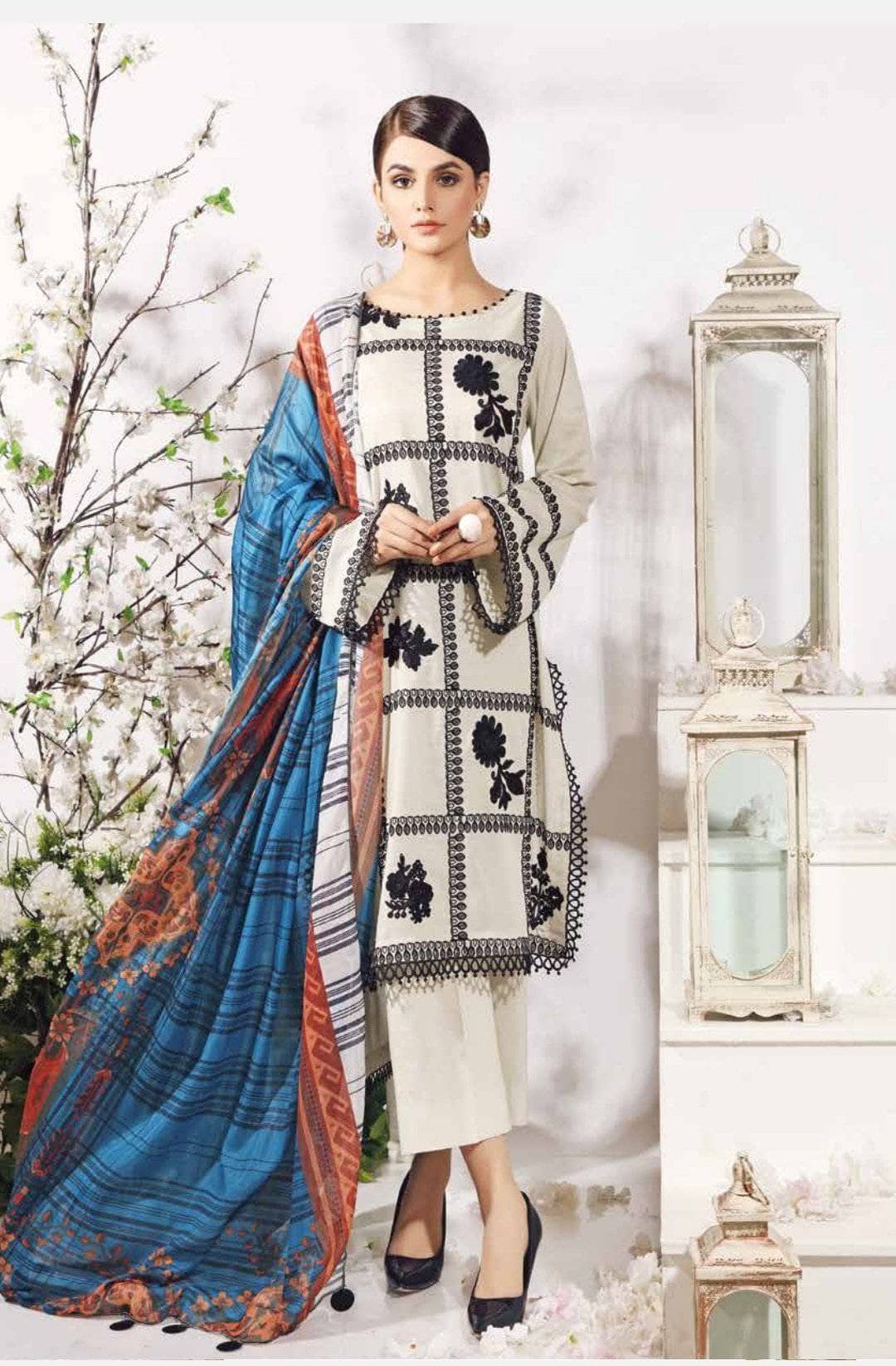 img_charizma_infinity_lawn_2021_awwal_boutique