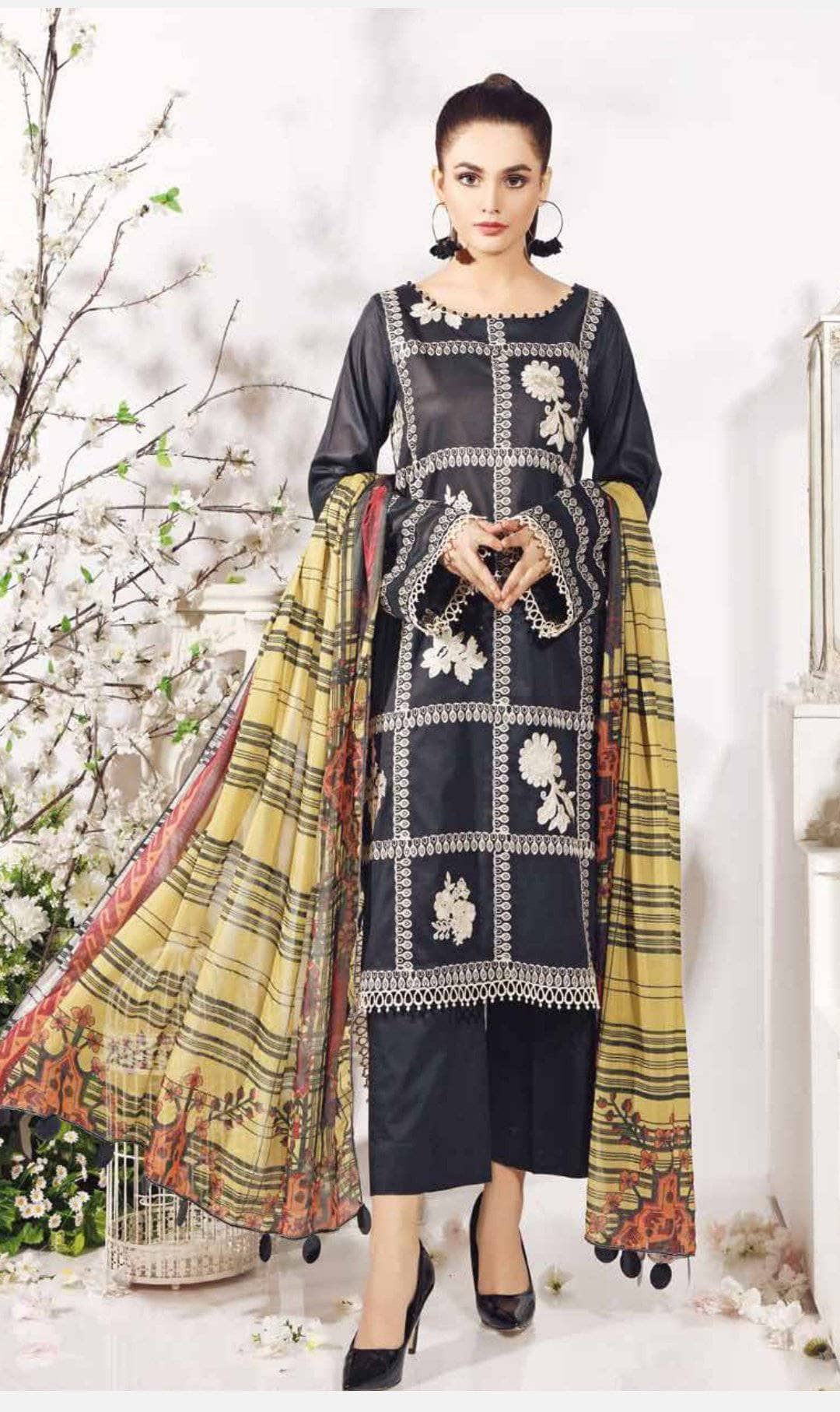 img_charizma_infinity_lawn_2021_awwal_boutique