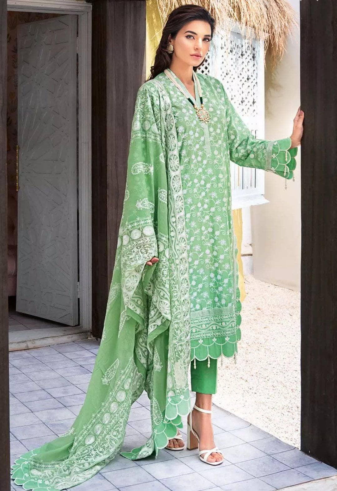 img_gul_ahmed_luxury_collection_2021_awwal_boutique