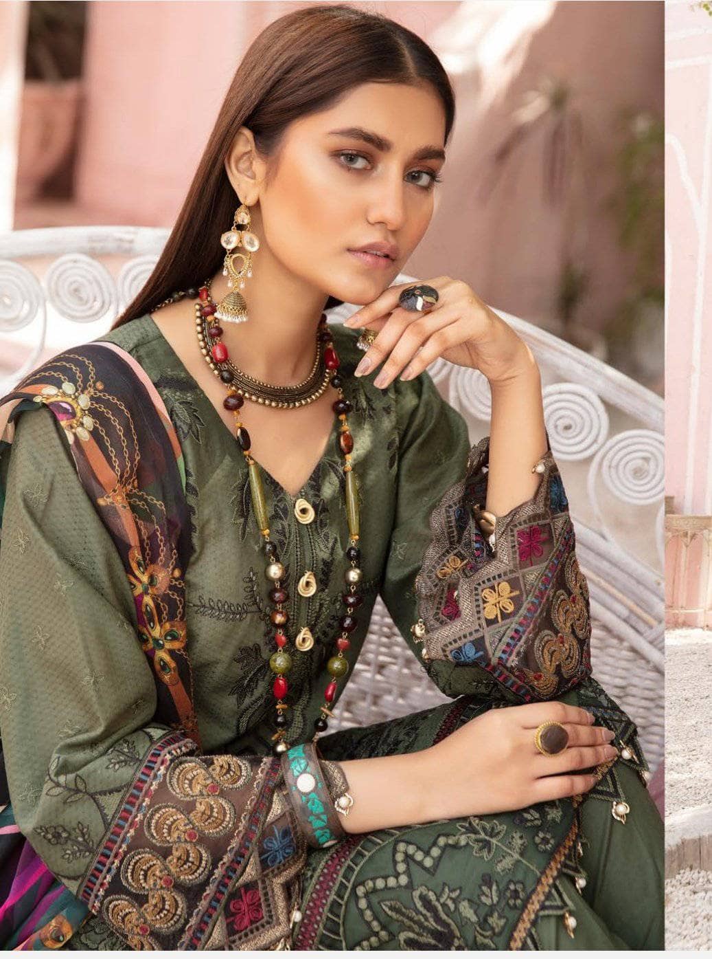 img_mina_lawn_by_riaz_arts_awwal_boutique