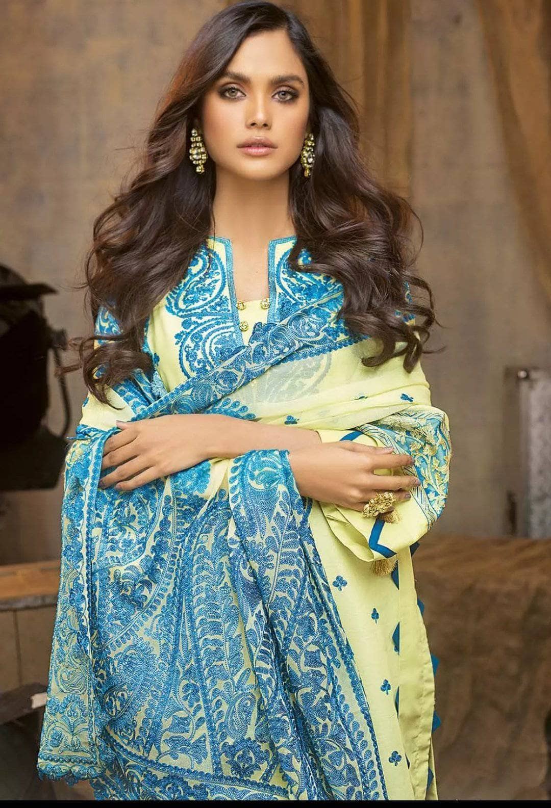 img_gul_ahmed_luxury_collection_2021_awwal_boutique