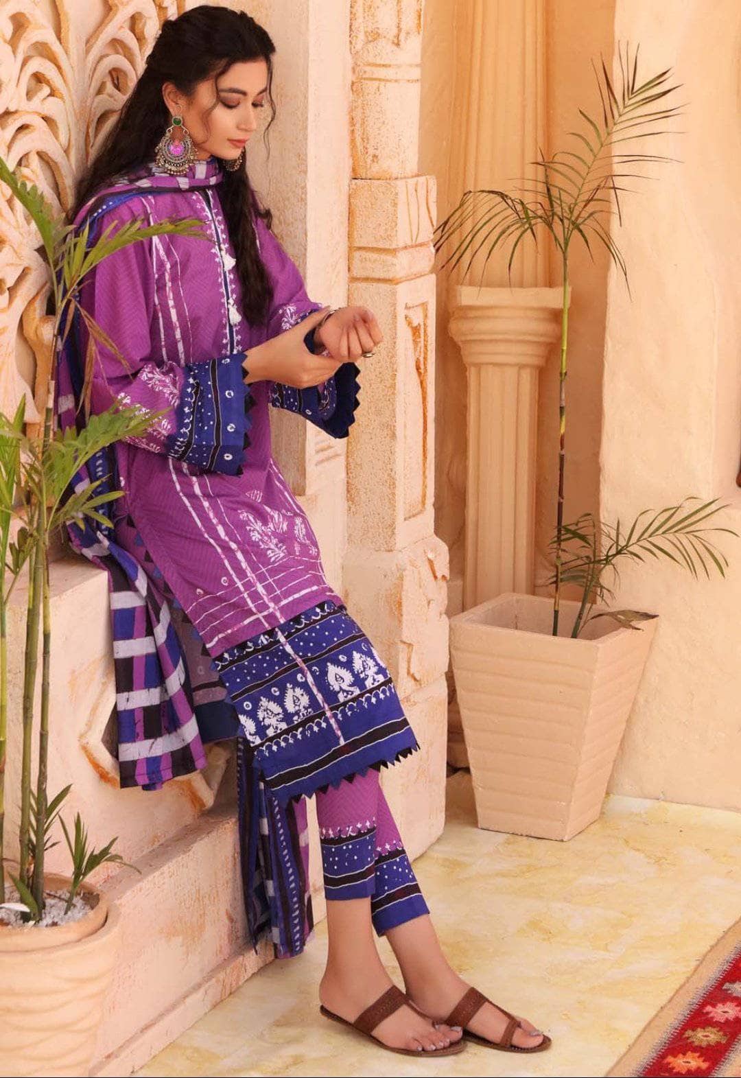 img_gul_ahmed_lawn_2021_batik_prints_awwal_boutique