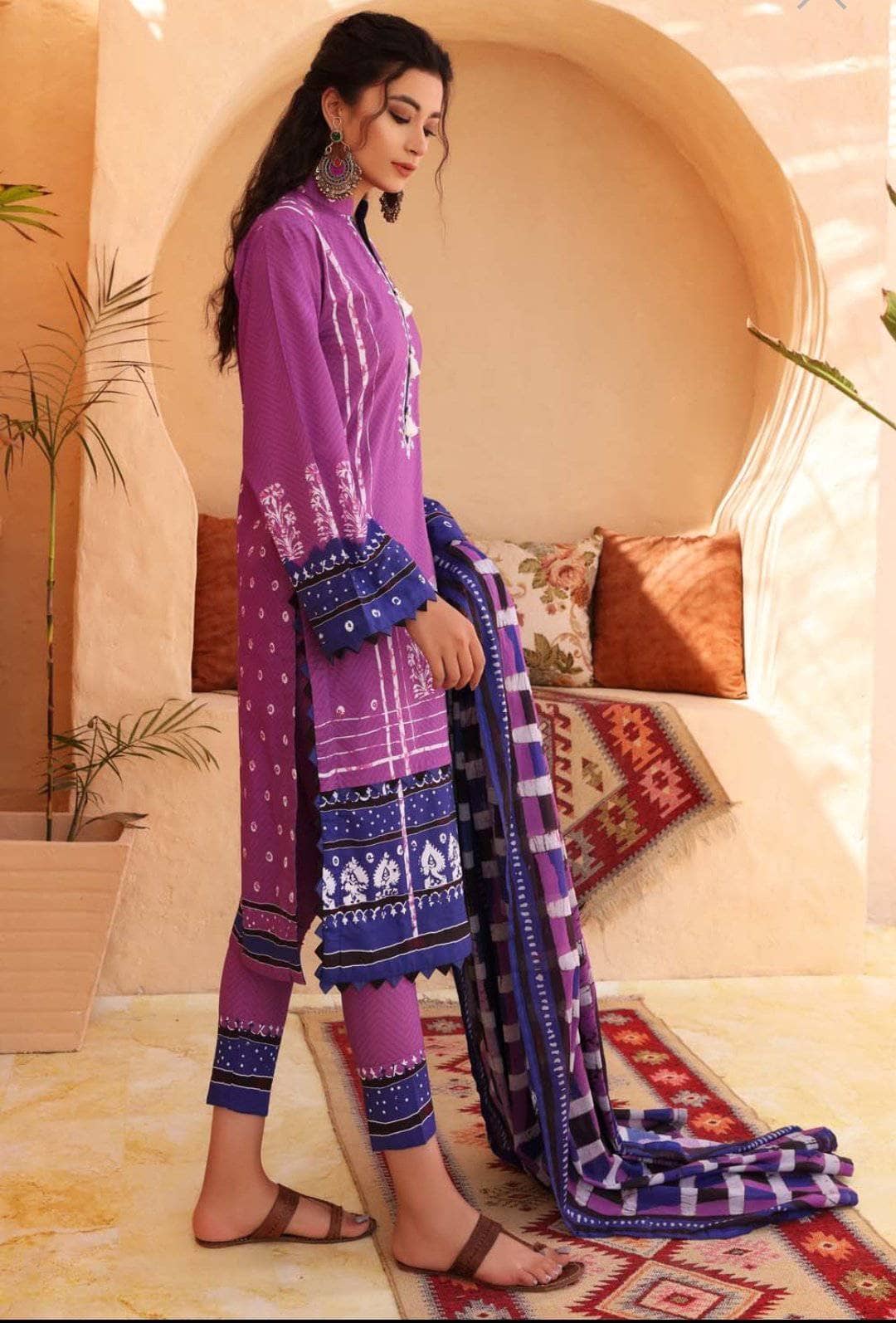 img_gul_ahmed_lawn_2021_batik_prints_awwal_boutique