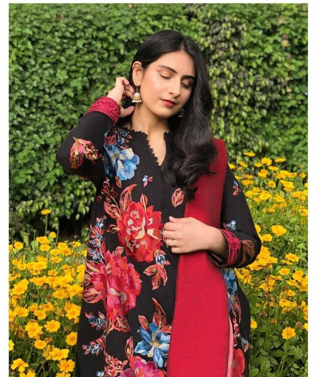 img_zaha_lawn_2021_awwal_boutique