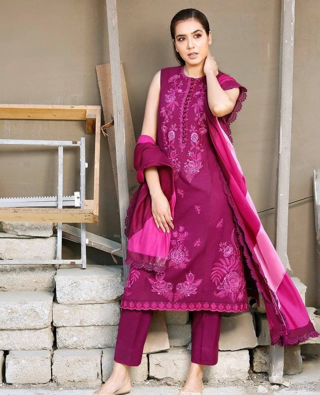 img_zaha_lawn_2021_awwal_boutique