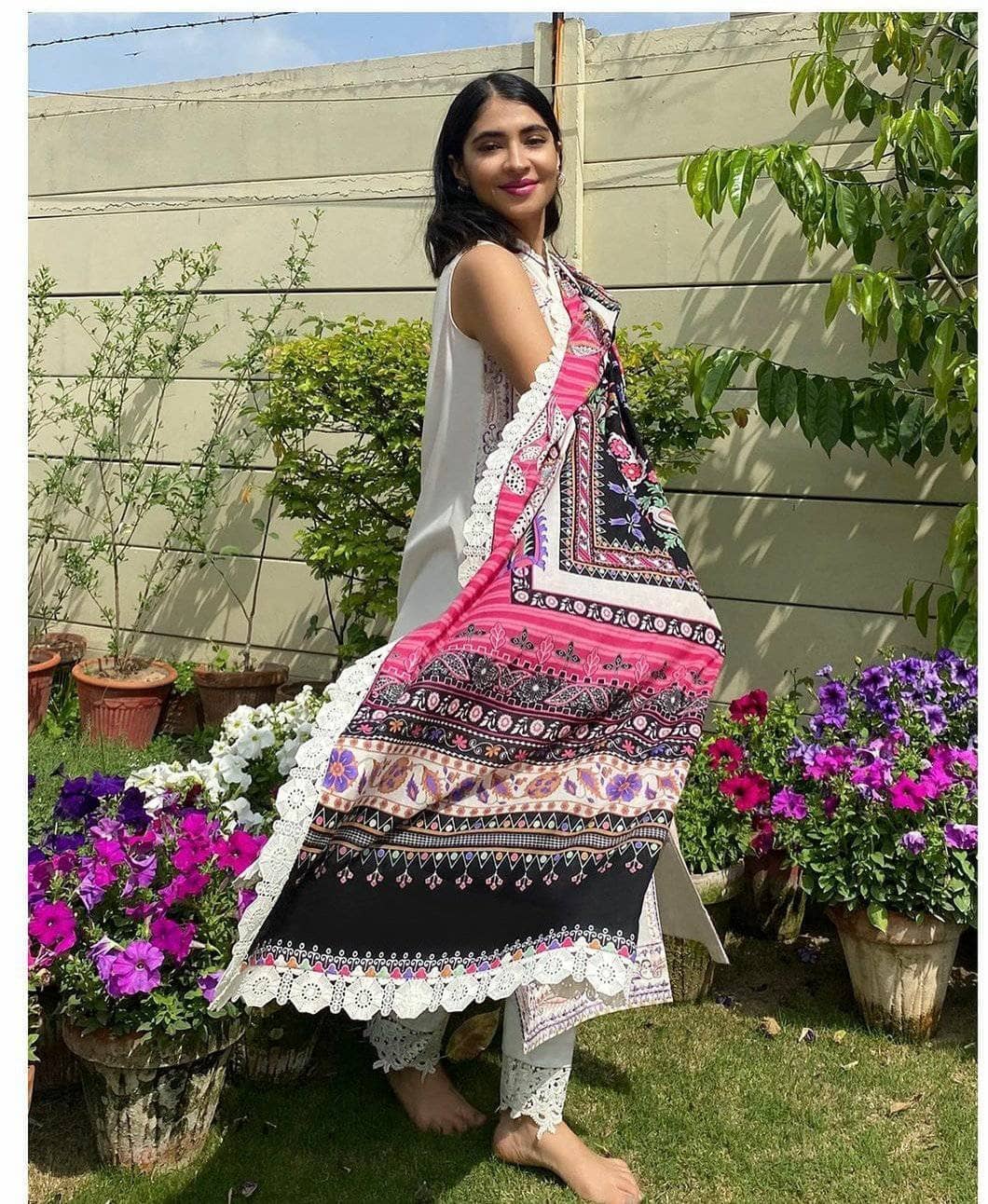 img_zaha_lawn_2021_awwal_boutique