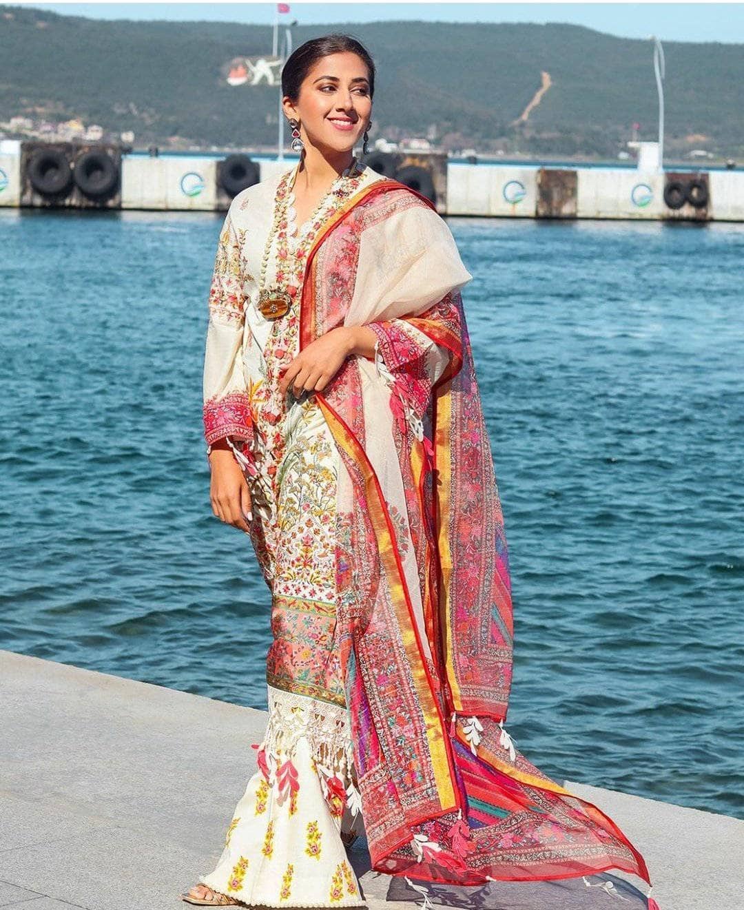 img_sana_safinaz_lawn_2021_awwal_boutique