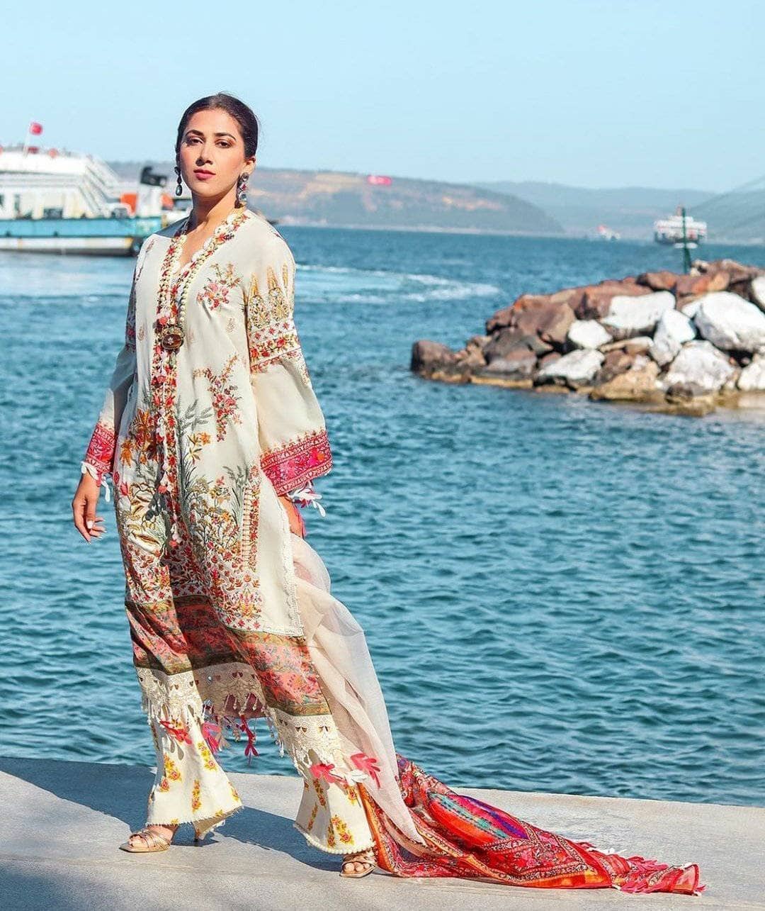 img_sana_safinaz_lawn_2021_awwal_boutique