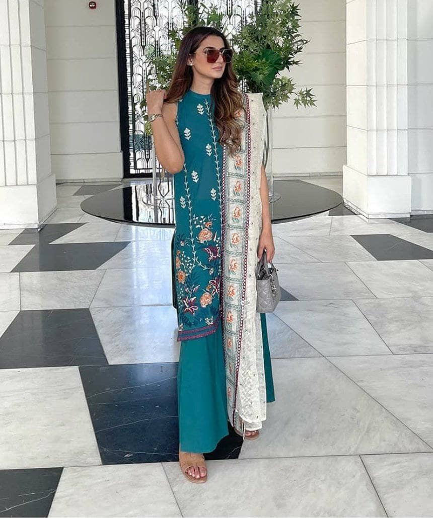 img_cross_stitch_eid_lawn_2021_awwal_boutique