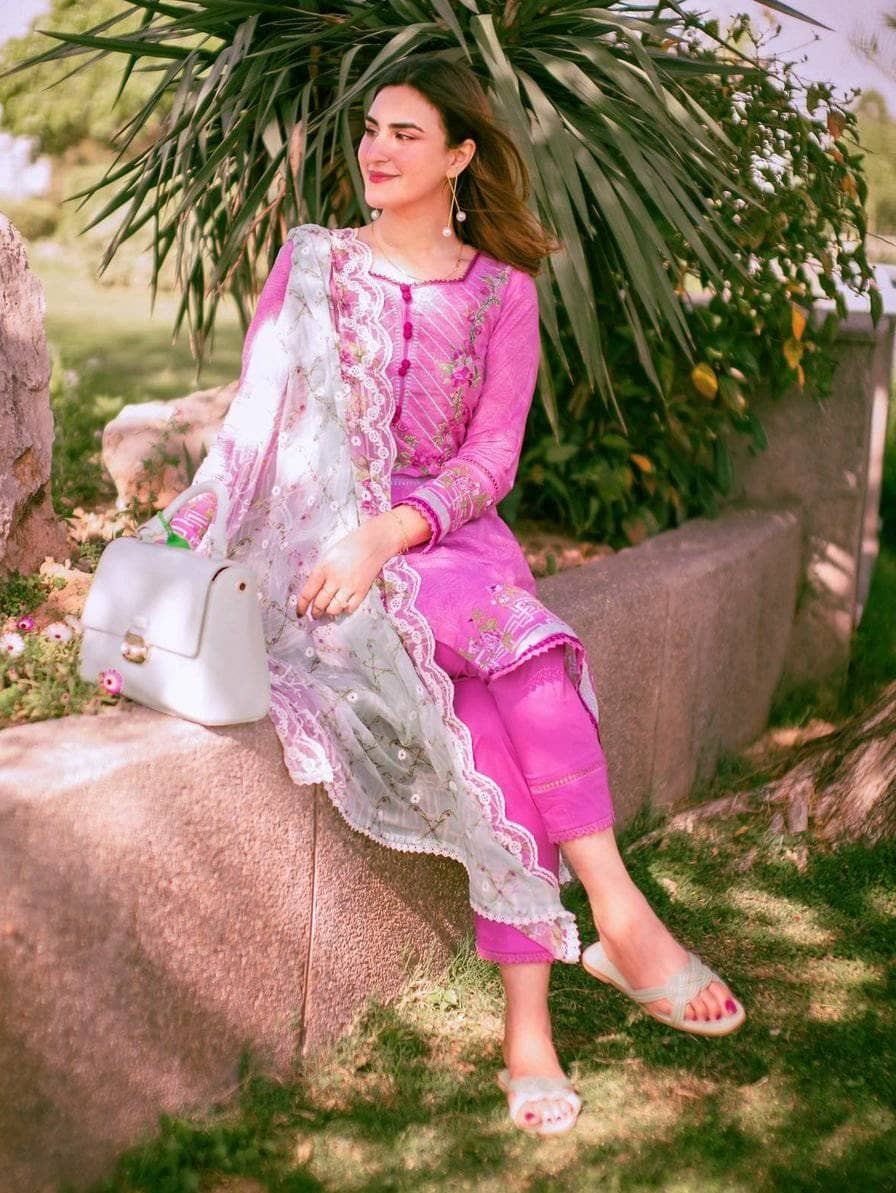 Spotted in Gul Ahmed Luxury/BCT 32/Lawn