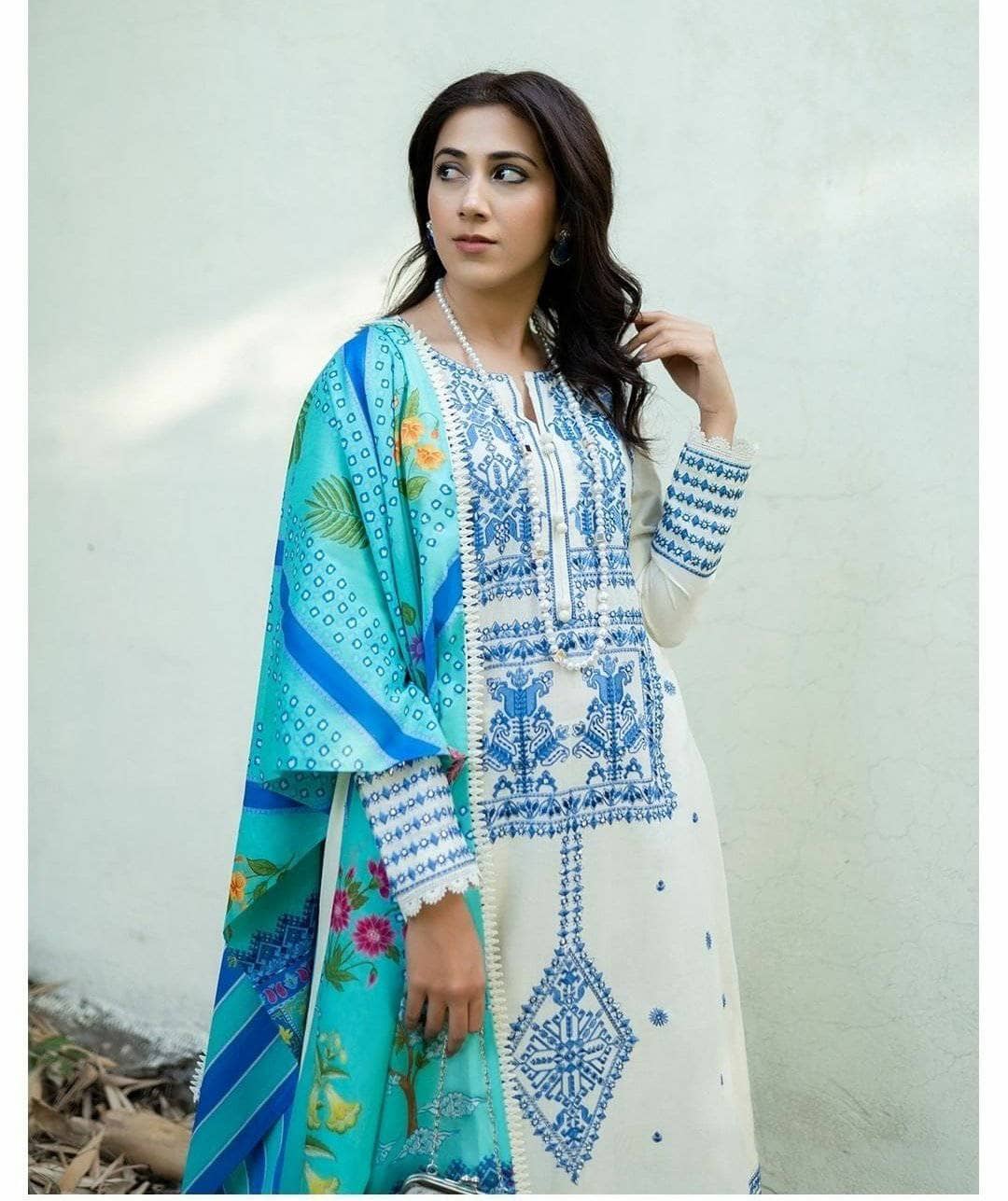 img_zaha_lawn_2021_awwal_boutique