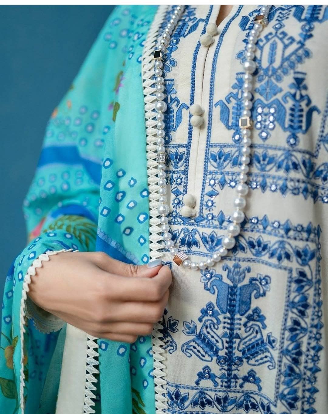 img_zaha_lawn_2021_awwal_boutique