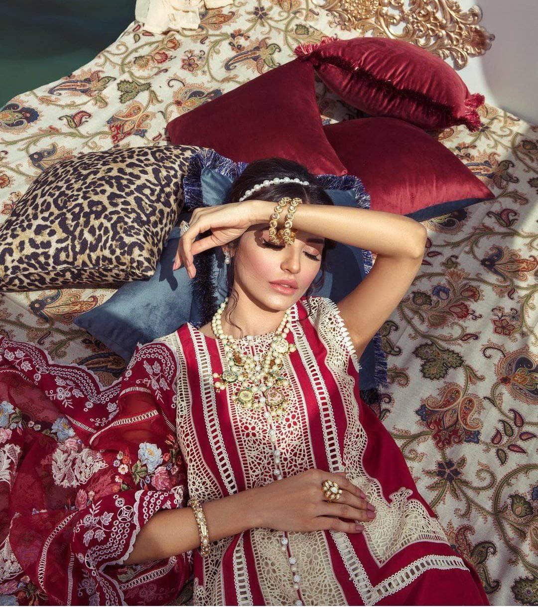 img_crimson_lawn_by_saira_shakira_awwal_boutique