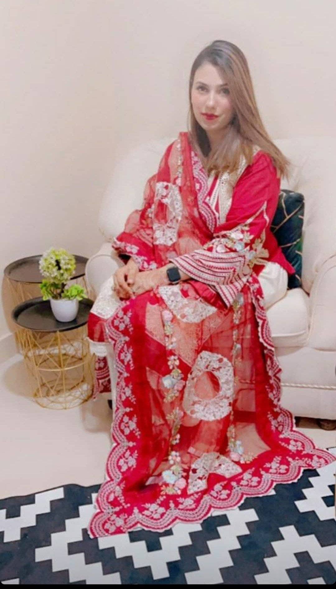 img_crimson_lawn_by_saira_shakira_2021_awwal_boutique