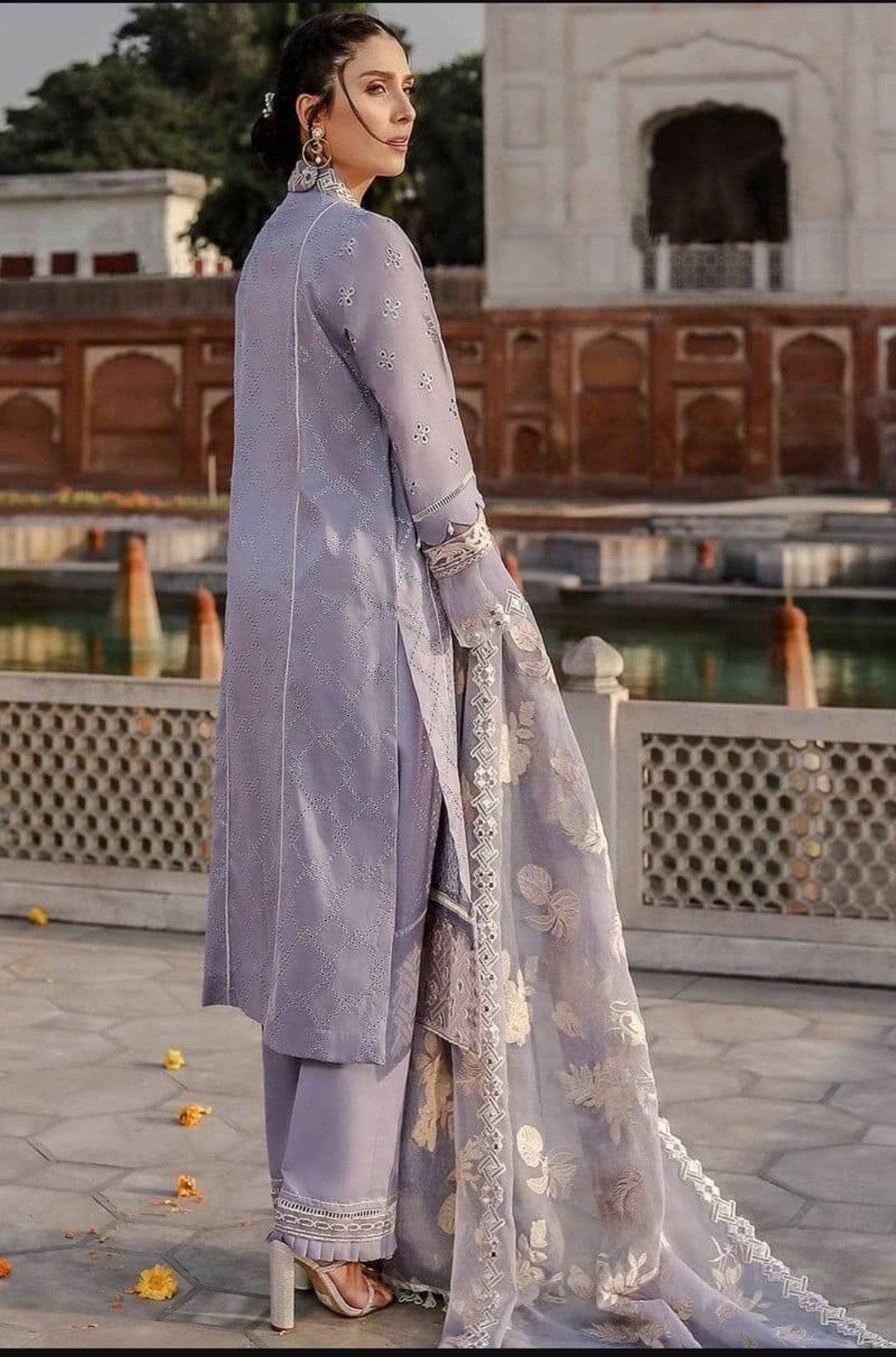 img_Elaf_festive_lawn_2021_awwal_boutique