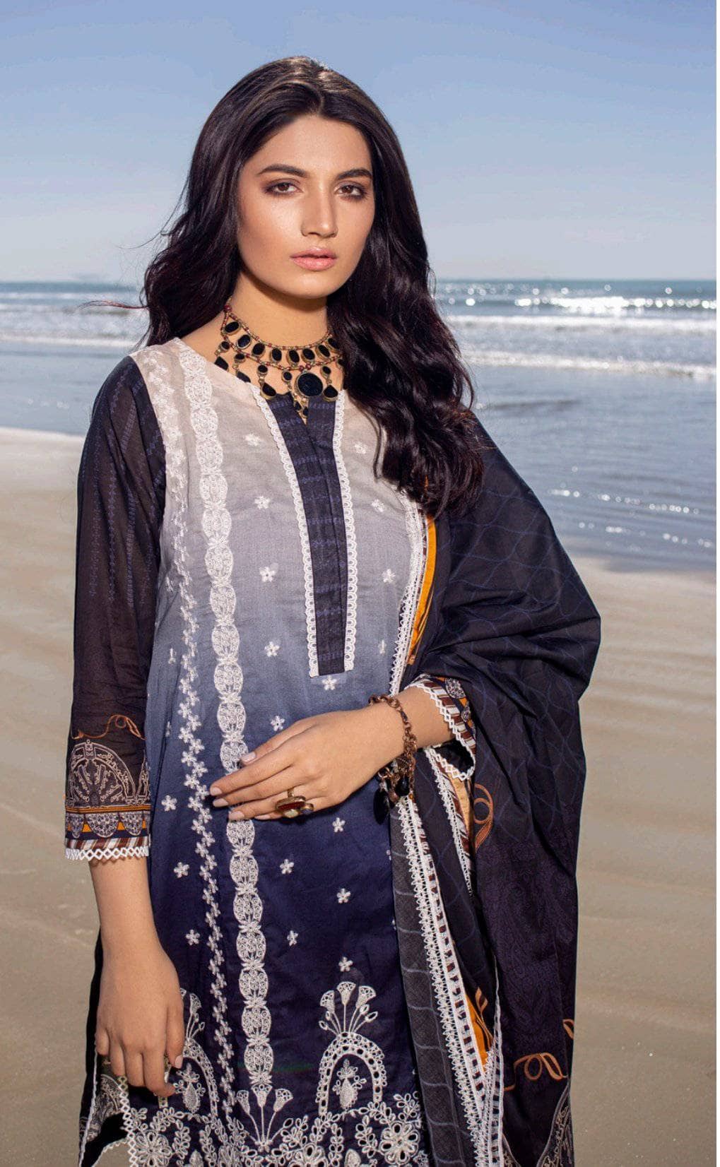 img_ravishing_embroidered_lawn_by_z_s_textiles_awwal_boutique