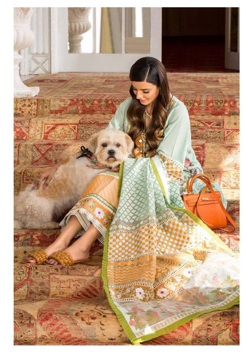 img_crimson_lawn_by_saira_shakira_awwal_boutique