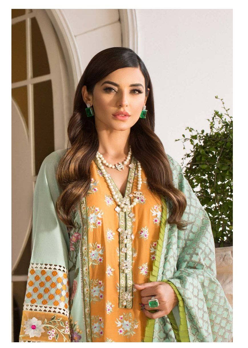 img_crimson_lawn_by_saira_shakira_awwal_boutique