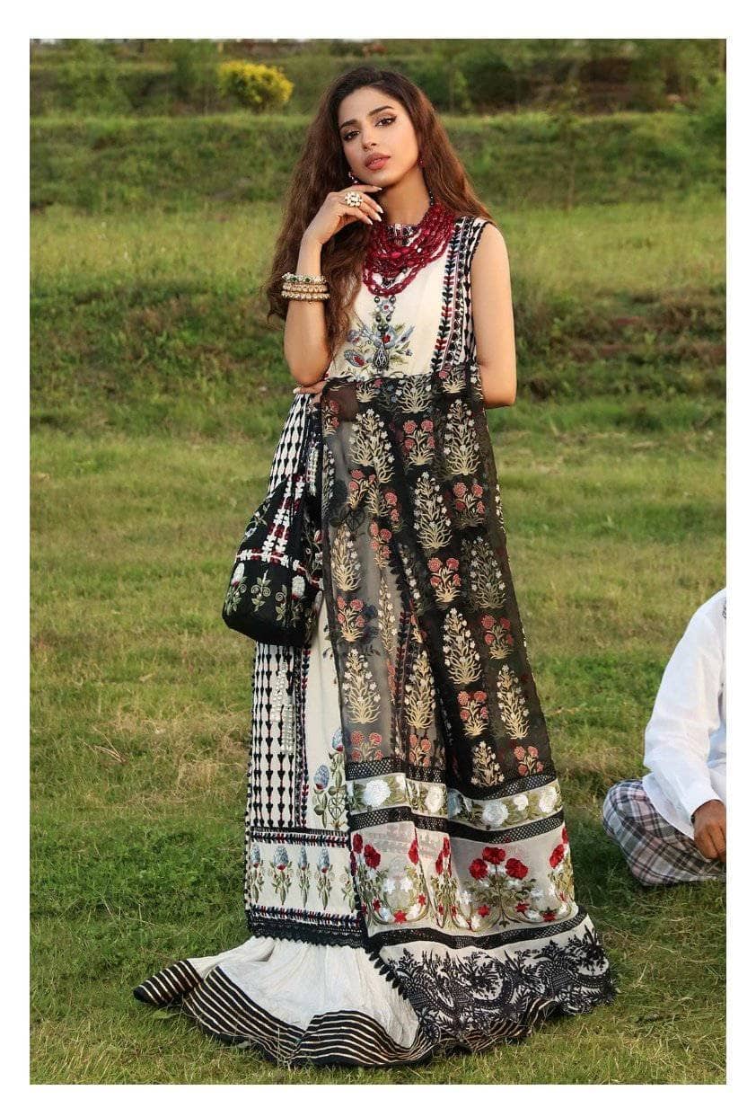 img_crimson_lawn_by_saira_shakira_awwal_boutique