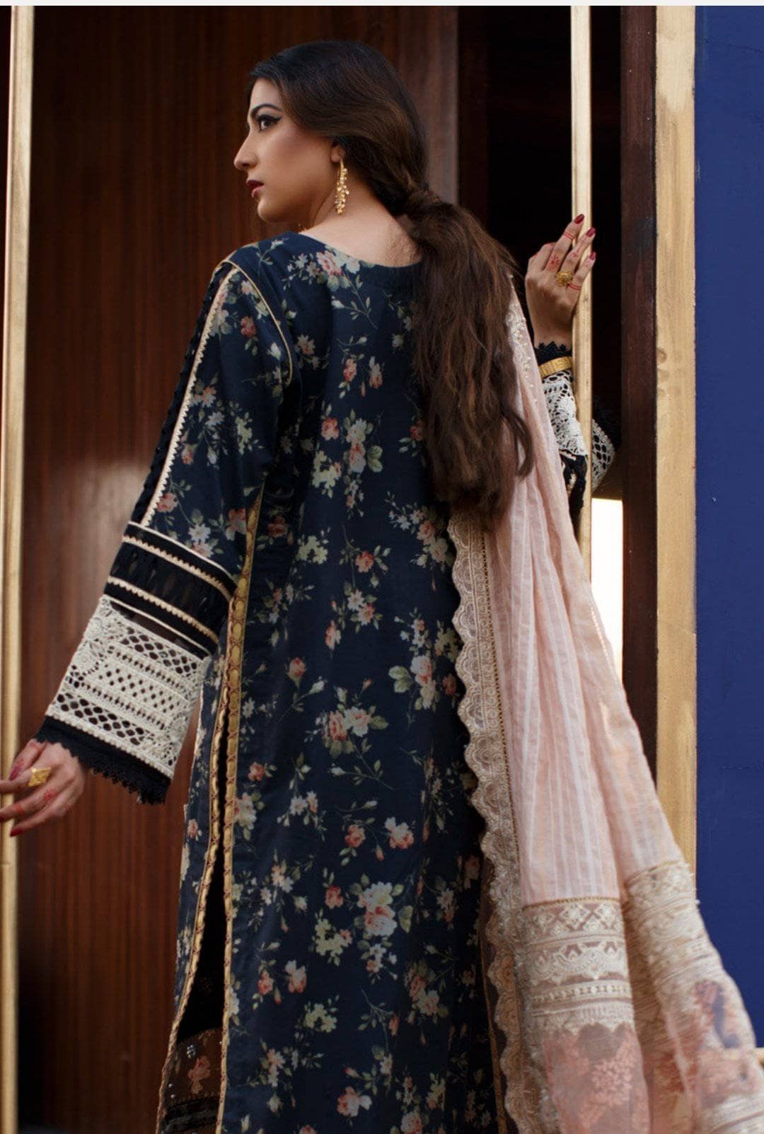 img_qalamkar_luxury_lawn_2021_awwal_boutique