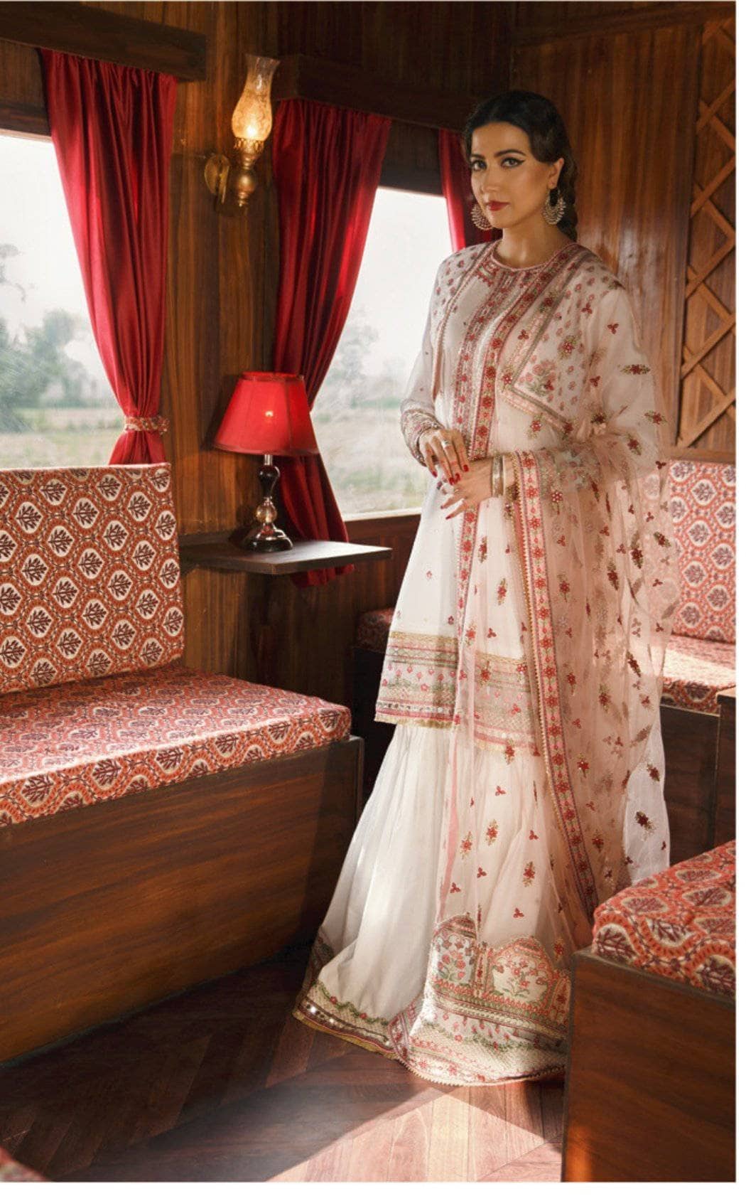 img_qalamkar_luxury_lawn_2021_awwal_boutique