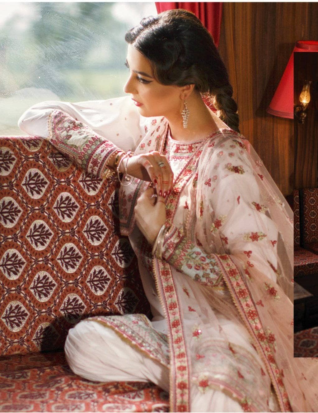 img_qalamkar_luxury_lawn_2021_awwal_boutique