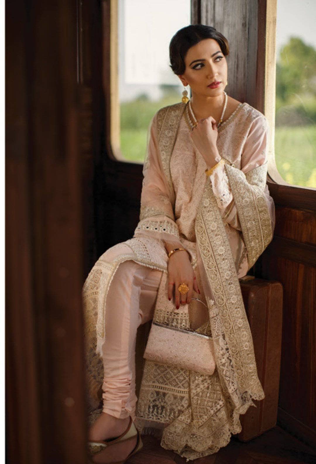 img_qalamkar_luxury_lawn_2021_awwal_boutique