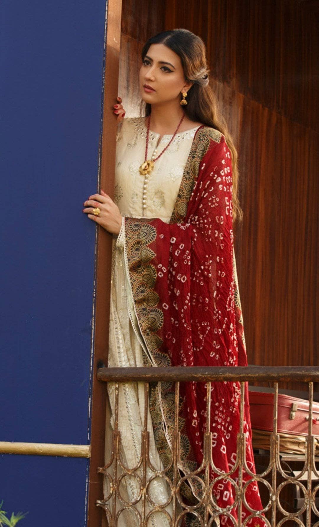 img_qalamkar_luxury_lawn_2021_awwal_boutique